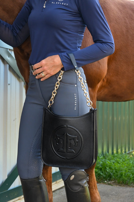 Middleburg Messenger, Signature