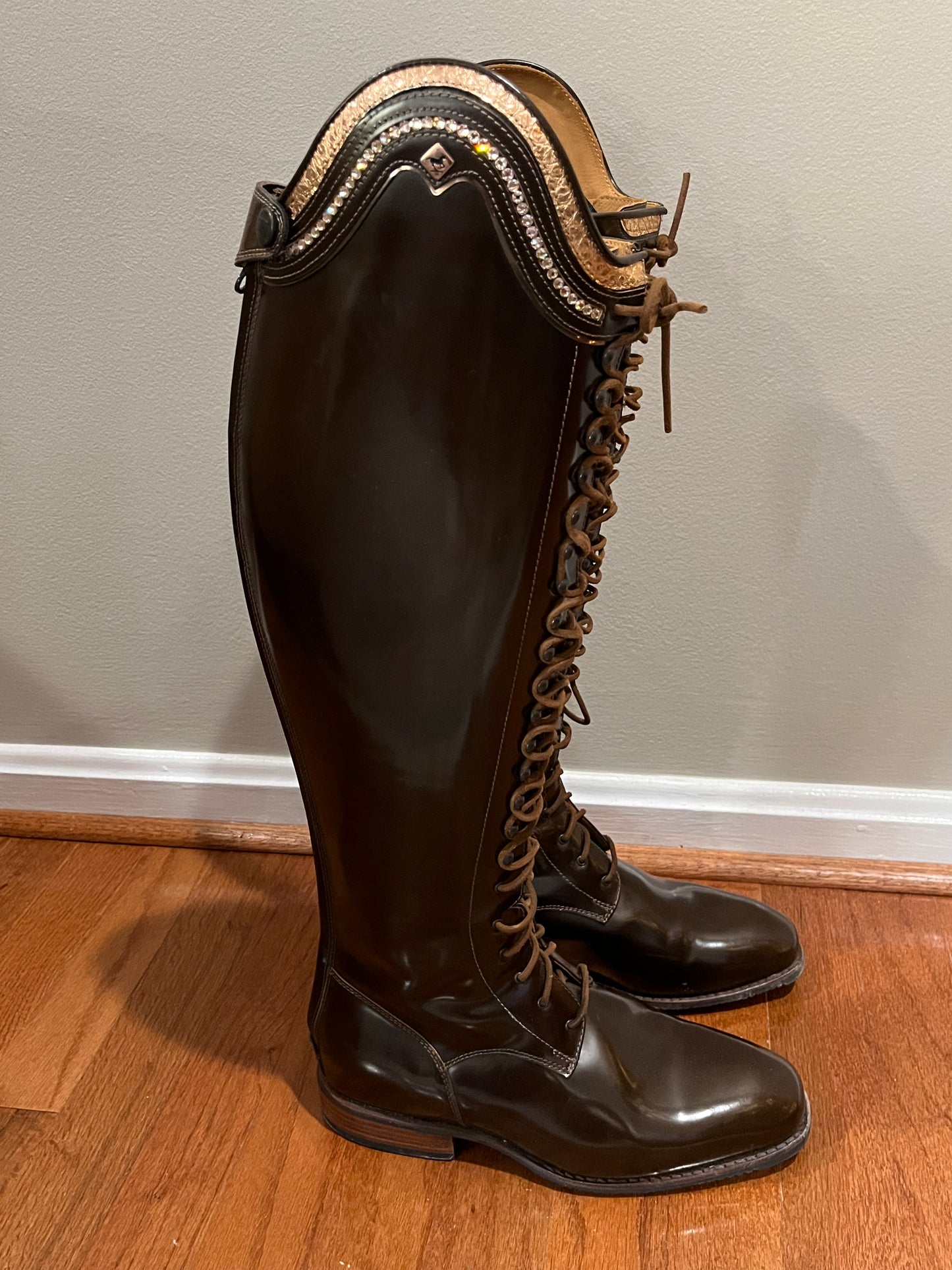 Deniro lace up 38- Customer consignment gently used